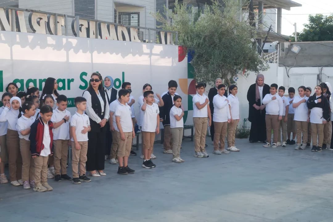 اصطفاف عام لطلبة المدرسة والكادر